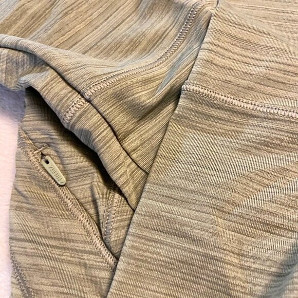 NWT Athleta Pacifica Illume Fitted Top SPF - Medium - Neutral Green/Shadow Olive - Picture 7 of 8